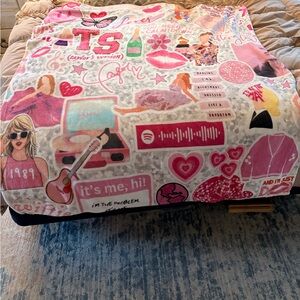 Taylor Swift Graphic Plush Throw Blanket - Cozy Pop-Theme Design
